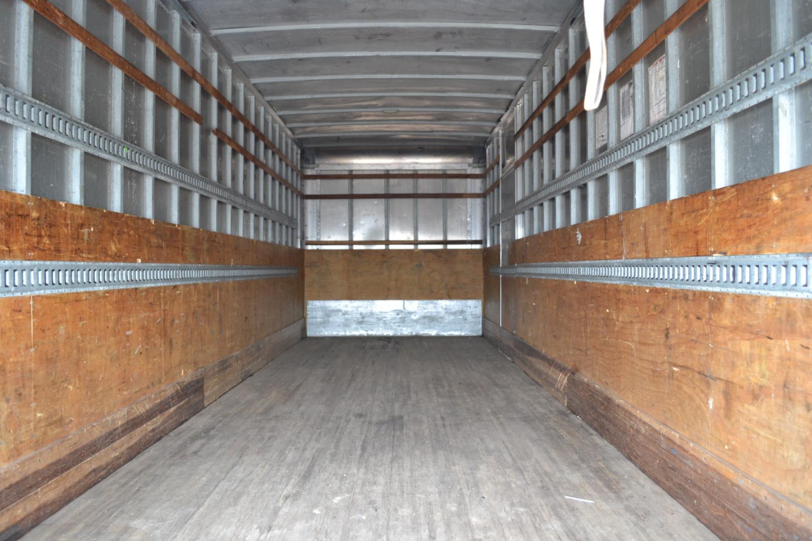 2016 WHITE /BLACK FREIGHTLINER M2-106 with an CUMMINS ISB 6.7L 240HP engine, ALLISON 2500RDS AUTOMATIC transmission, located at 9172 North Fwy, Houston, TX, 77037, (713) 910-6868, 29.887470, -95.411903 - 26,000LB GVWR NON CDL, MORGAN 26FT BOX, 13'6FT CLEARANCE, HEIGHT 103" X WIDTH 102", WALTCO 3,000LB ALUMINUM LIFT GATE, RAMP, AIR RIDE, E-TRACKS, DUAL 50 GALLON FUEL TANK, - Photo#8